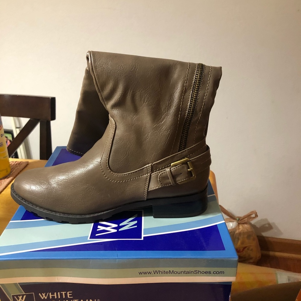 White Mountain ladies boots